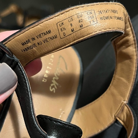 Women's Clark's Black Ciera T Strap Leather Sandals 9M - Picture 16 of 16